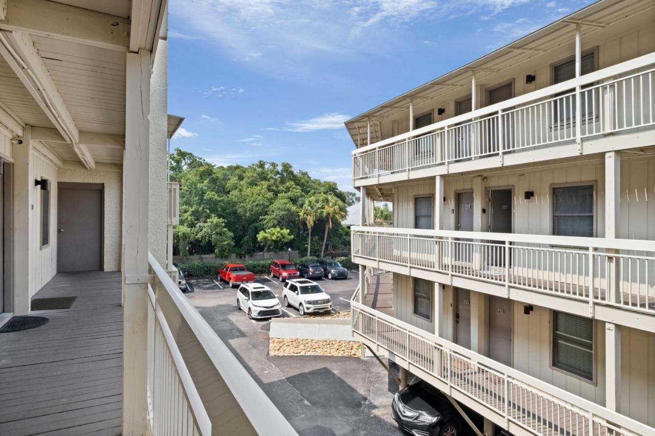 The Breakers #220 Beach Condo, Beautiful Ocean View At Coligny Beach, 4 N Forest Beach Drive Hilton Head, Walk To All Shops Restaurants, Renovated Jan 2024, Vacation Rental Hhi Llc Hilton Head Island Exterior photo