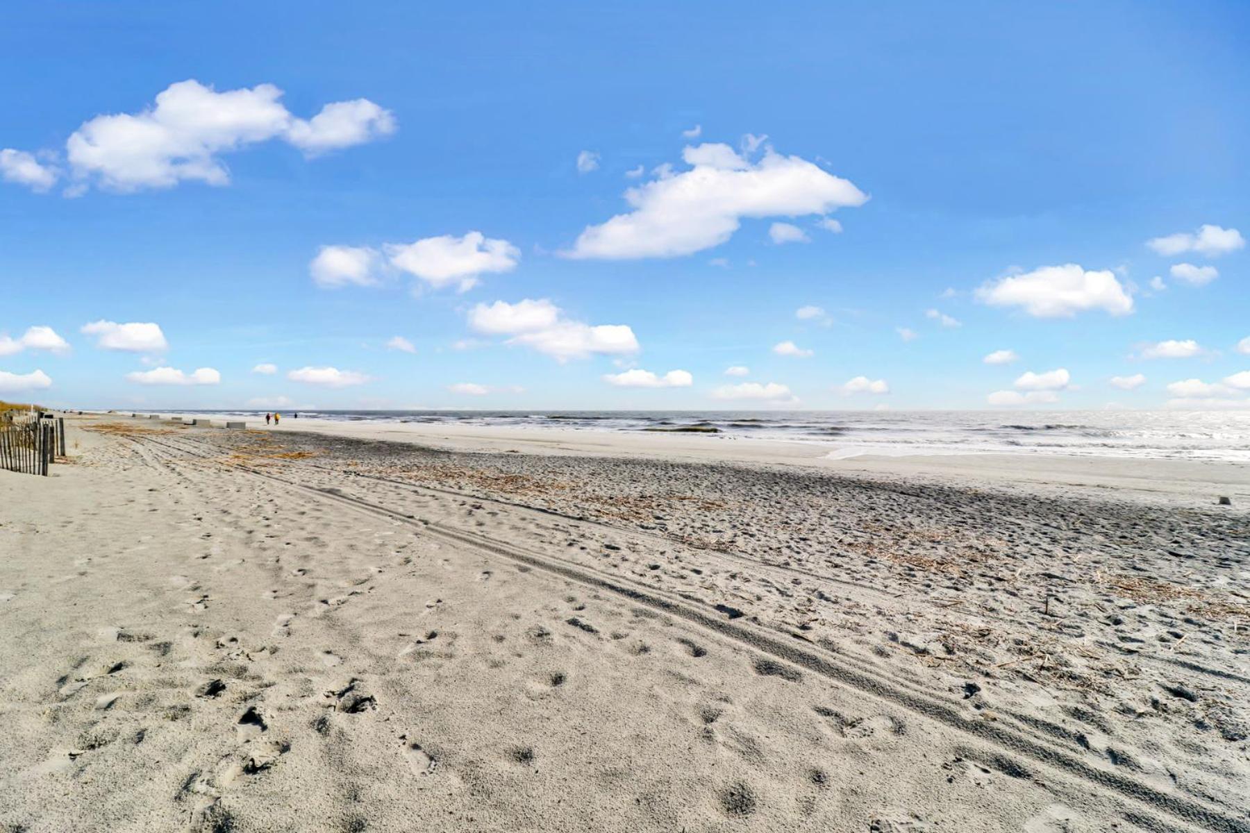 The Breakers #220 Beach Condo, Beautiful Ocean View At Coligny Beach, 4 N Forest Beach Drive Hilton Head, Walk To All Shops Restaurants, Renovated Jan 2024, Vacation Rental Hhi Llc Hilton Head Island Exterior photo