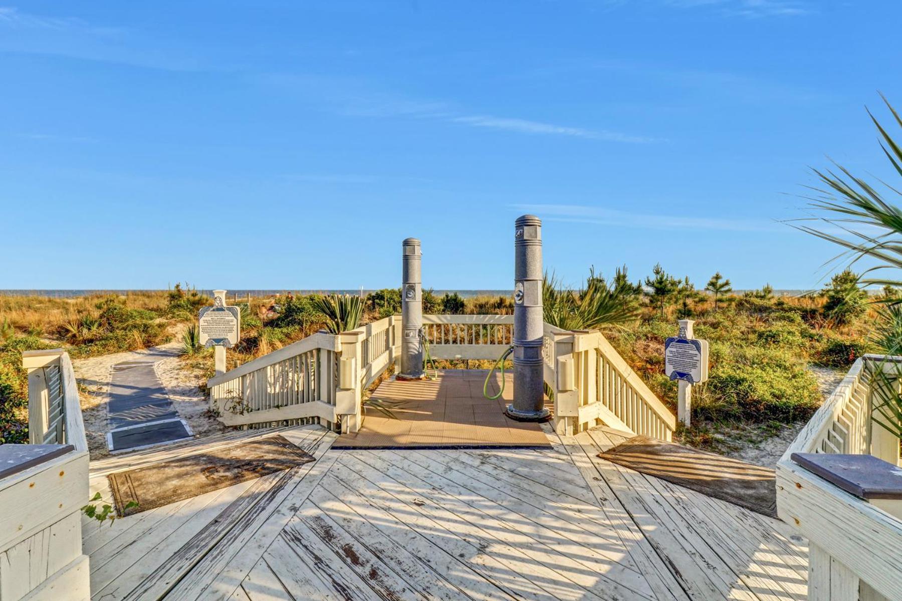 The Breakers #220 Beach Condo, Beautiful Ocean View At Coligny Beach, 4 N Forest Beach Drive Hilton Head, Walk To All Shops Restaurants, Renovated Jan 2024, Vacation Rental Hhi Llc Hilton Head Island Exterior photo