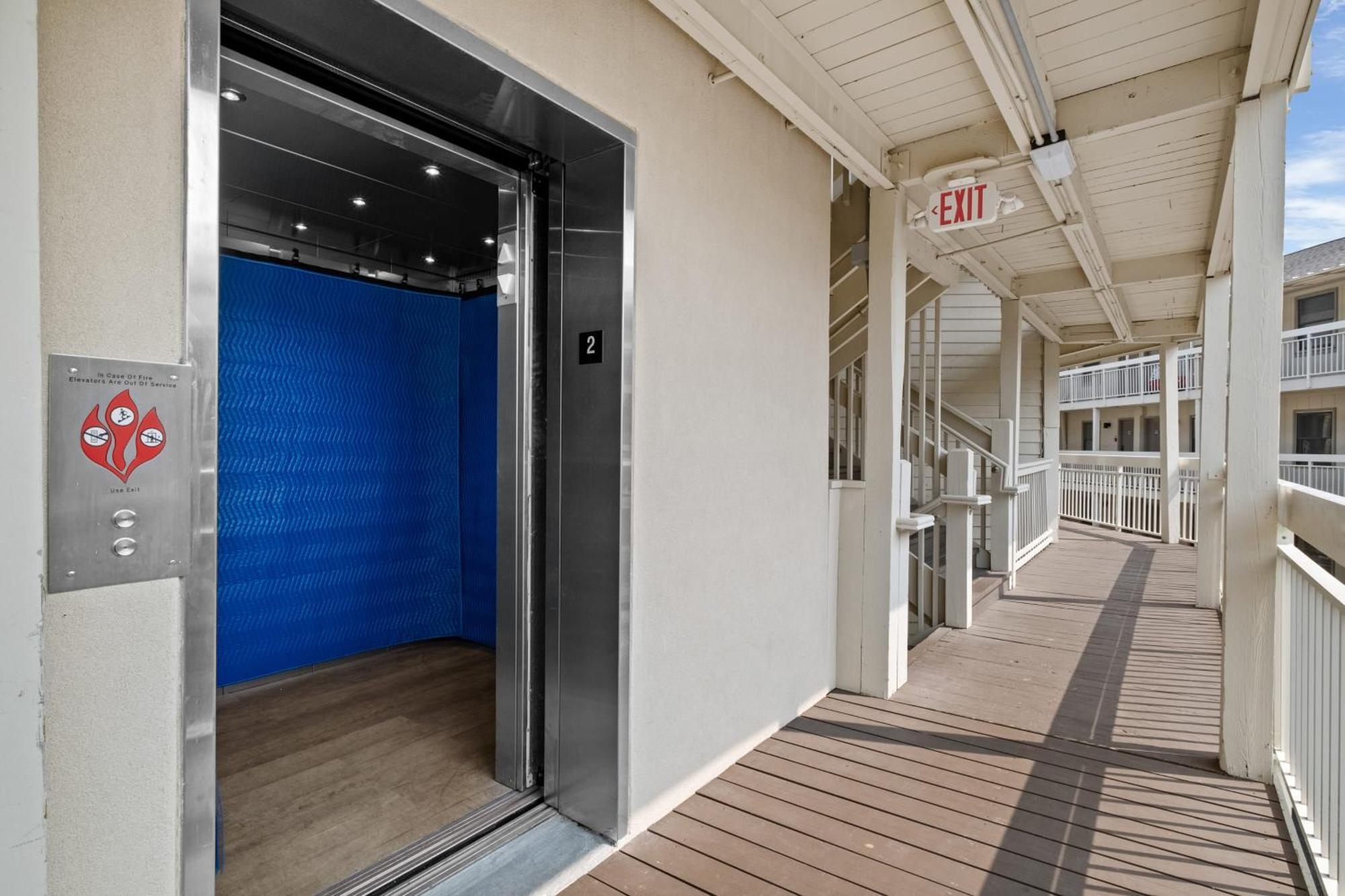 The Breakers #220 Beach Condo, Beautiful Ocean View At Coligny Beach, 4 N Forest Beach Drive Hilton Head, Walk To All Shops Restaurants, Renovated Jan 2024, Vacation Rental Hhi Llc Hilton Head Island Exterior photo