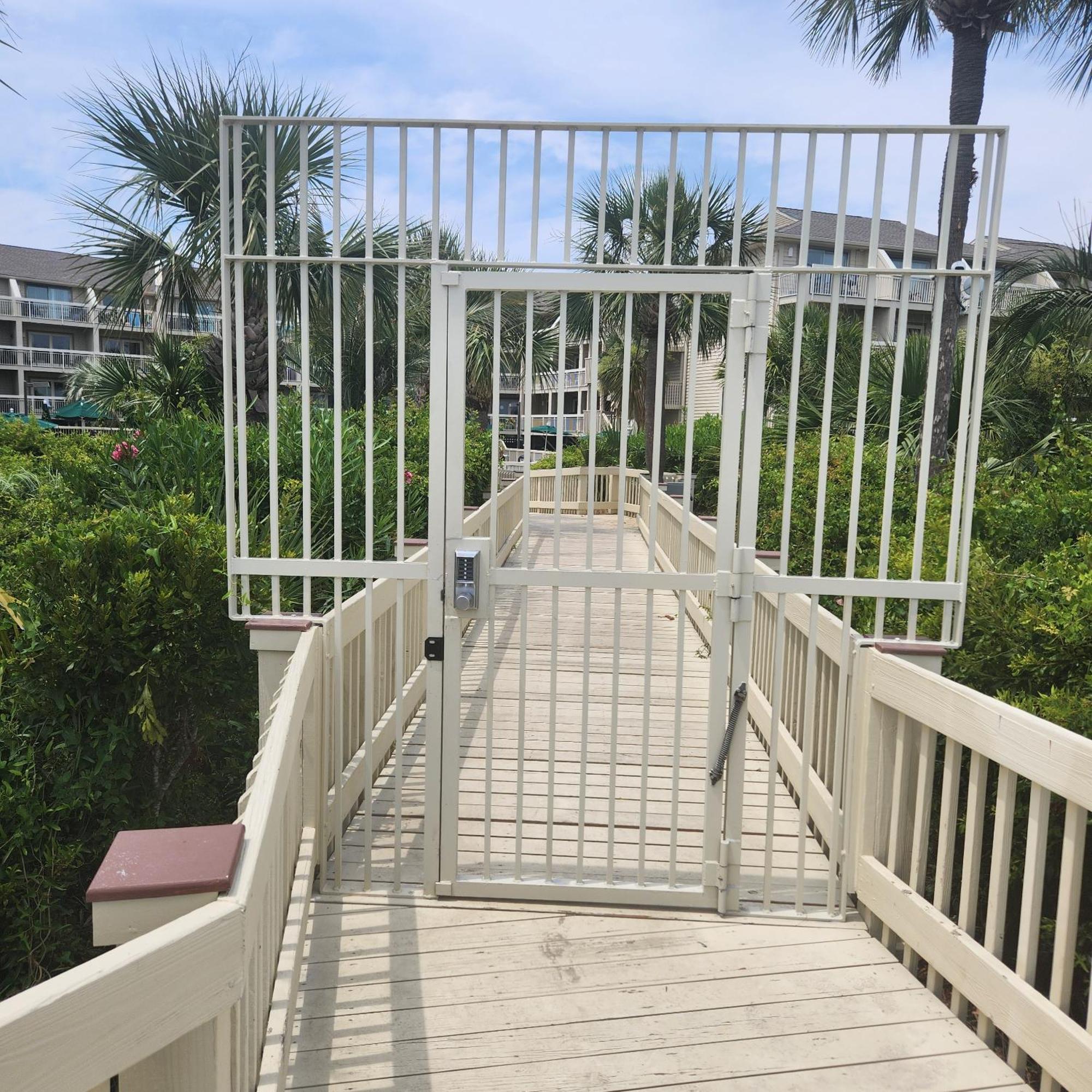The Breakers #220 Beach Condo, Beautiful Ocean View At Coligny Beach, 4 N Forest Beach Drive Hilton Head, Walk To All Shops Restaurants, Renovated Jan 2024, Vacation Rental Hhi Llc Hilton Head Island Room photo
