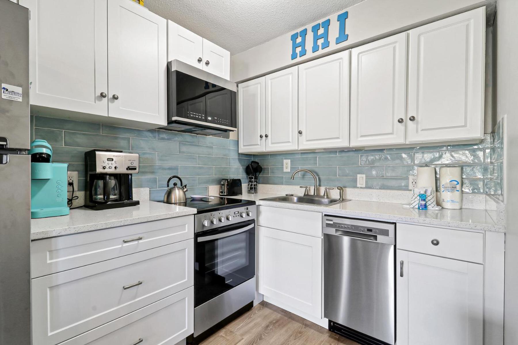 The Breakers #220 Beach Condo, Beautiful Ocean View At Coligny Beach, 4 N Forest Beach Drive Hilton Head, Walk To All Shops Restaurants, Renovated Jan 2024, Vacation Rental Hhi Llc Hilton Head Island Exterior photo