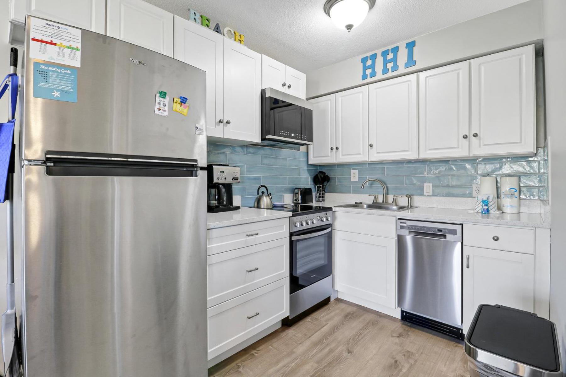 The Breakers #220 Beach Condo, Beautiful Ocean View At Coligny Beach, 4 N Forest Beach Drive Hilton Head, Walk To All Shops Restaurants, Renovated Jan 2024, Vacation Rental Hhi Llc Hilton Head Island Exterior photo