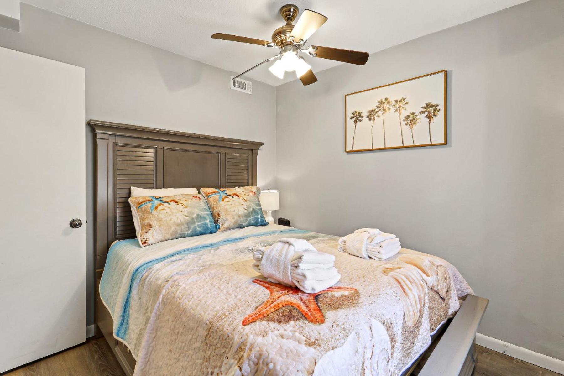 The Breakers #220 Beach Condo, Beautiful Ocean View At Coligny Beach, 4 N Forest Beach Drive Hilton Head, Walk To All Shops Restaurants, Renovated Jan 2024, Vacation Rental Hhi Llc Hilton Head Island Exterior photo
