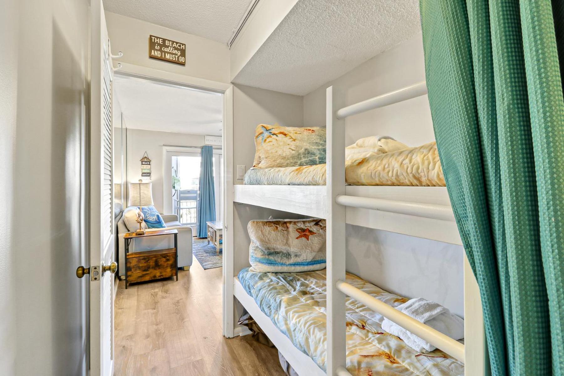 The Breakers #220 Beach Condo, Beautiful Ocean View At Coligny Beach, 4 N Forest Beach Drive Hilton Head, Walk To All Shops Restaurants, Renovated Jan 2024, Vacation Rental Hhi Llc Hilton Head Island Exterior photo